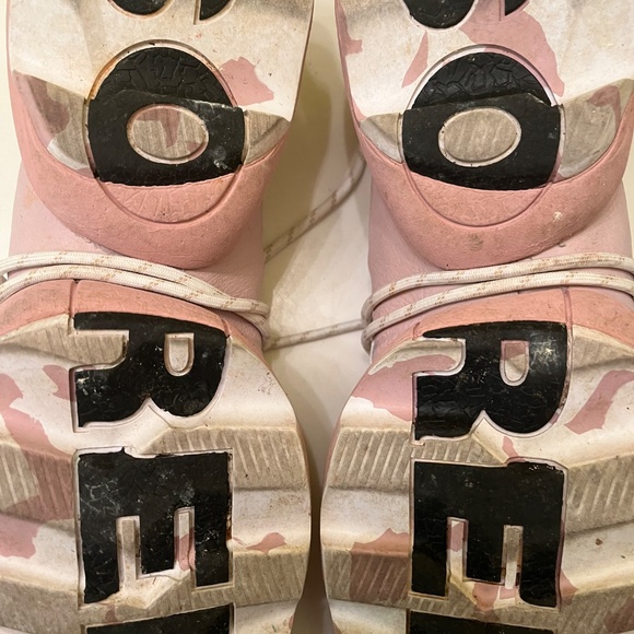 Sneakers - Picture 2 of 3